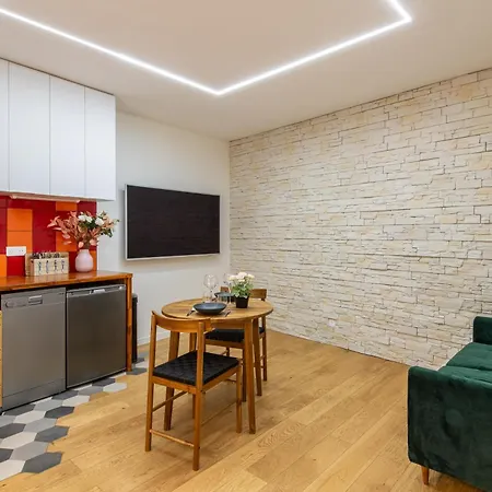 Geranimus M : Heart Of With Patio * Paris