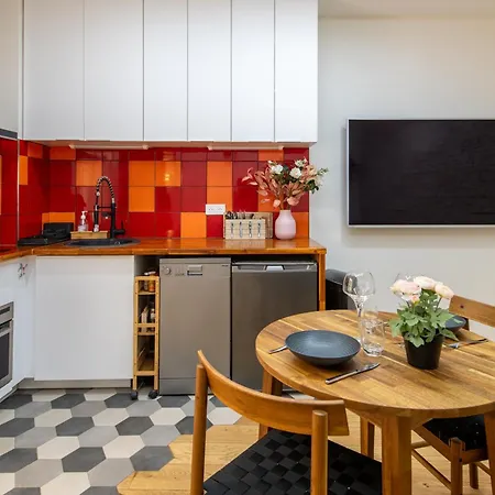 Geranimus M : Heart Of With Patio Apartment